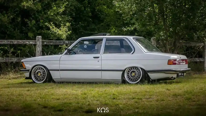 E21 stance